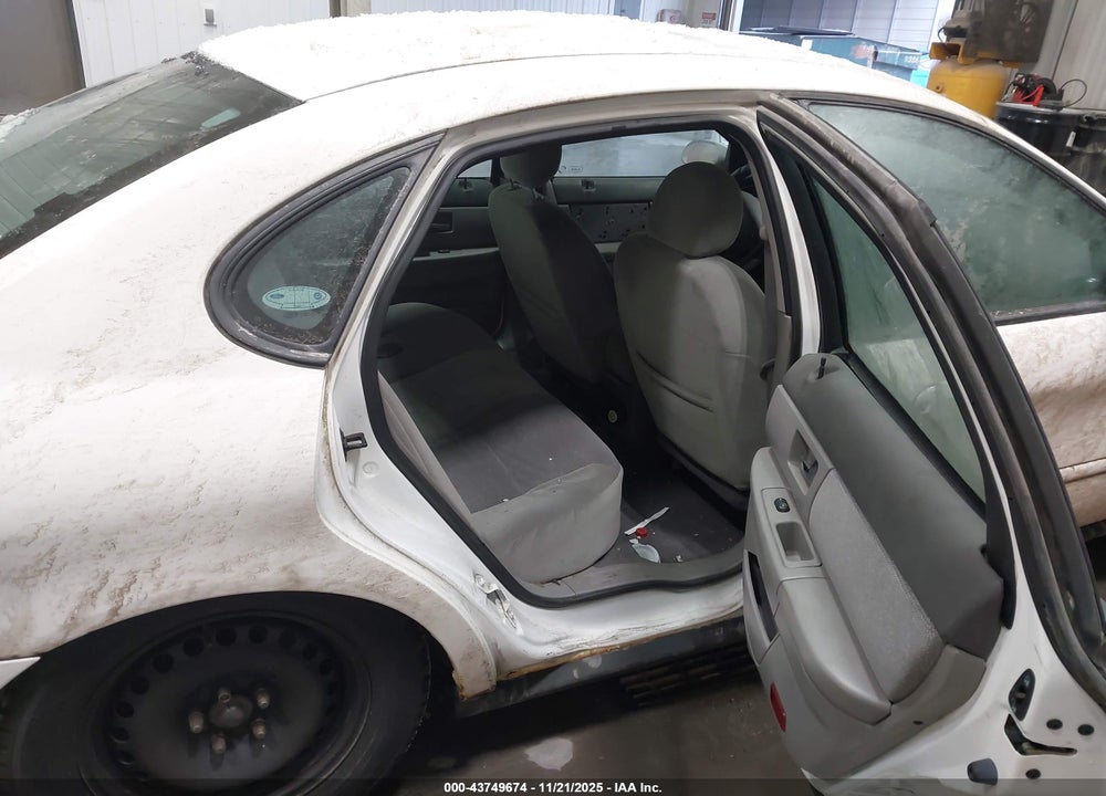 2002 FORD TAURUS SES VIN: 1FAFP55222G251423