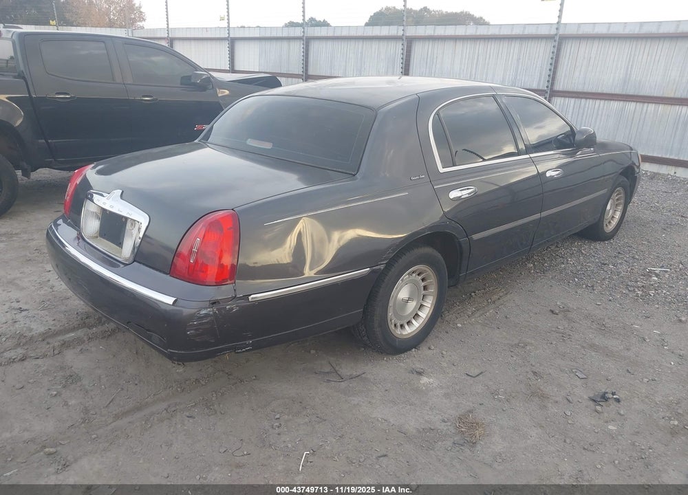 1999 LINCOLN TOWN CAR EXECUTIVE VIN: 1LNHM81W2XY708640