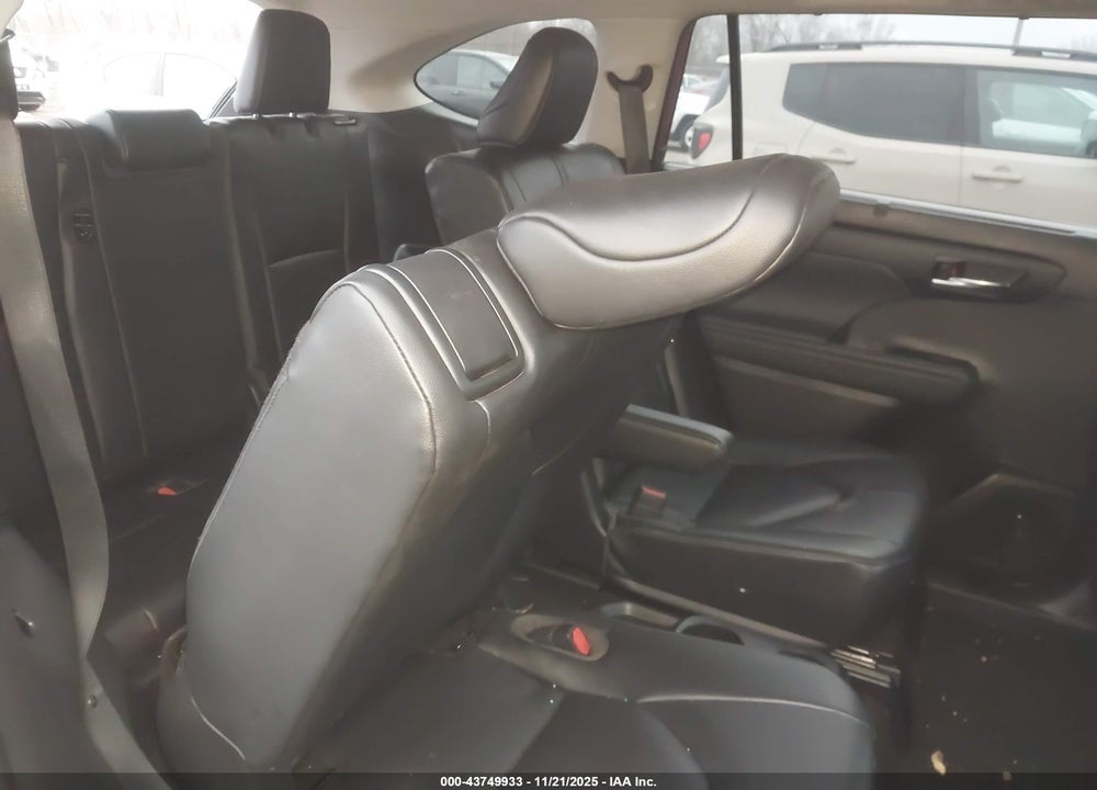 2023 TOYOTA HIGHLANDER XLE VIN: 5TDKDRAH0PS010878