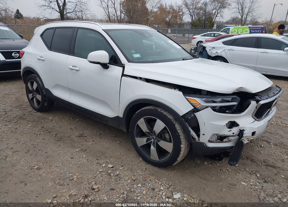 2019 VOLVO XC40 T5 MOMENTUM VIN: YV4162UK7K2101924