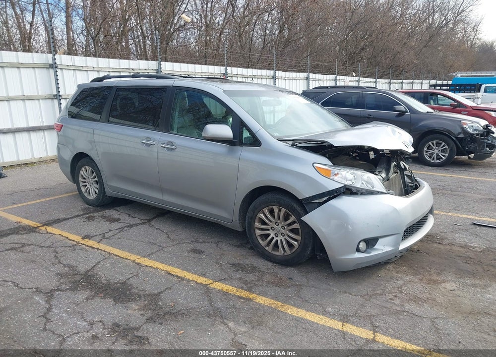 2015 TOYOTA SIENNA XLE 8 PASSENGER VIN: 5TDYK3DCXFS628494