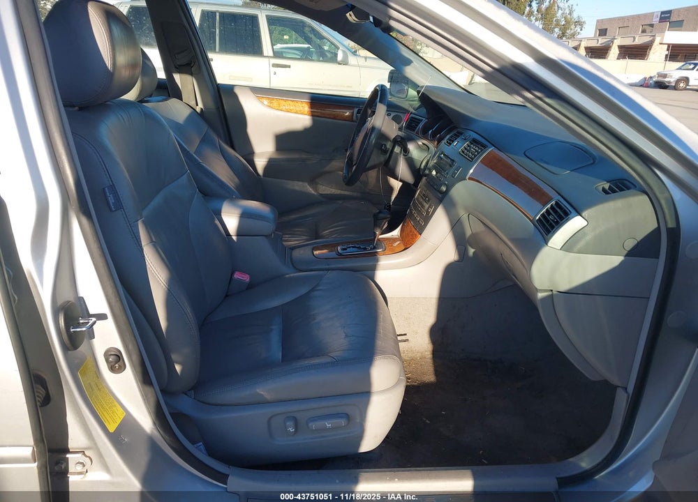 2005 LEXUS ES 330 VIN: JTHBA30G355130612