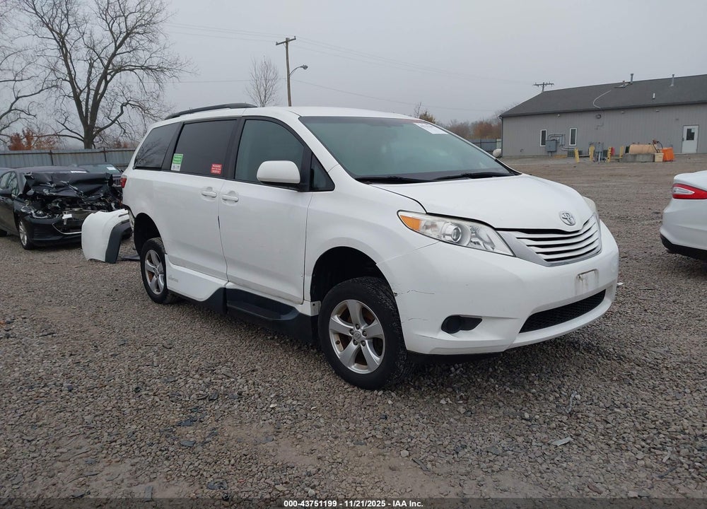 2017 TOYOTA SIENNA LE 8 PASSENGER VIN: 5TDKZ3DC5HS802055