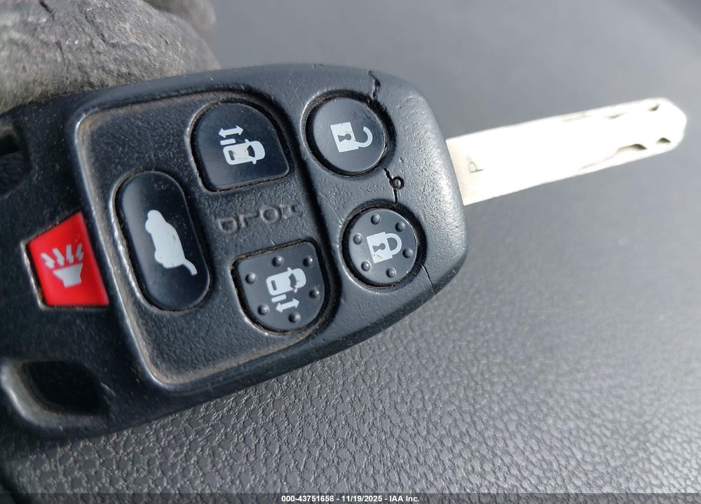2011 HONDA ODYSSEY EX-L VIN: 5FNRL5H66BB002263