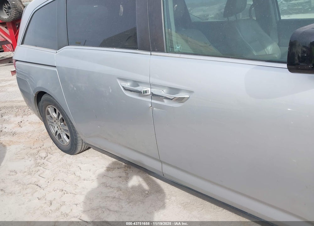 2011 HONDA ODYSSEY EX-L VIN: 5FNRL5H66BB002263