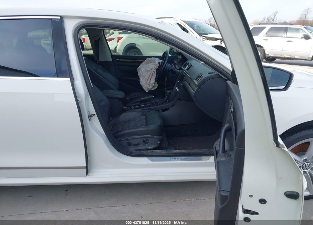 2014 VOLKSWAGEN PASSAT 2.0L TDI SEL PREMIUM VIN: 1VWCN7A31EC035777