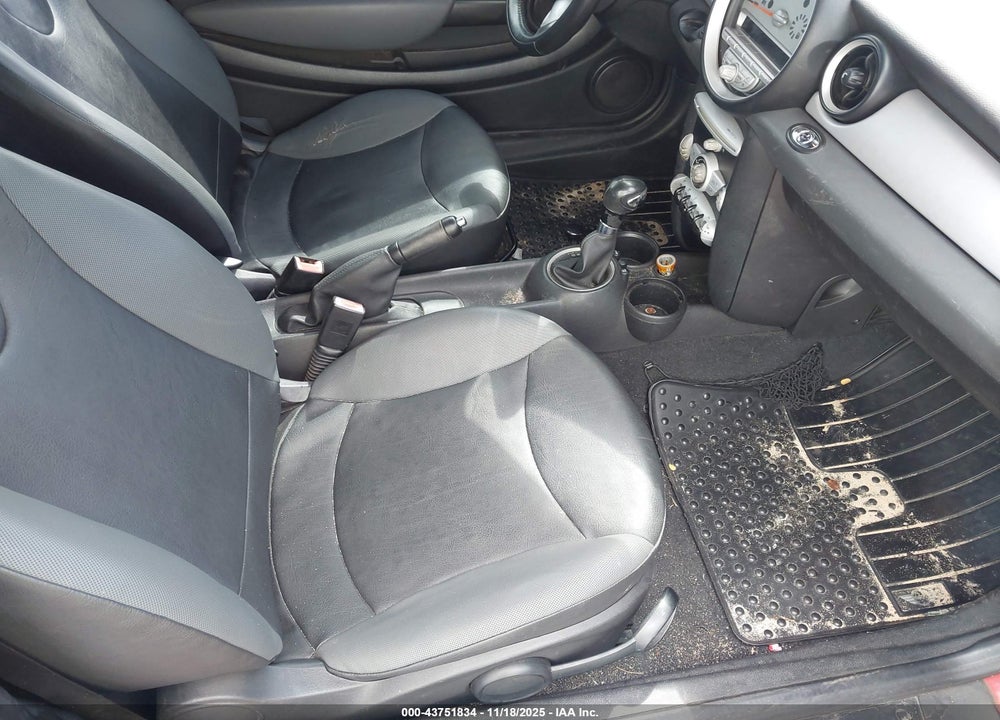 2010 MINI COOPER VIN: WMWMR3C52ATU97906