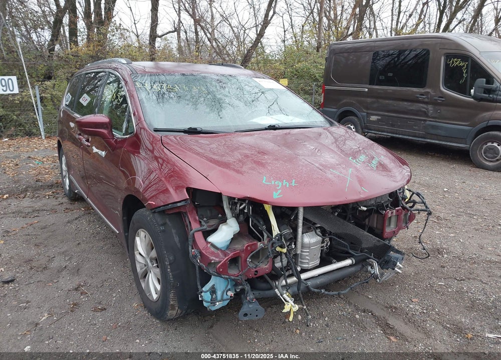 2018 CHRYSLER PACIFICA TOURING L VIN: 2C4RC1BG9JR119607