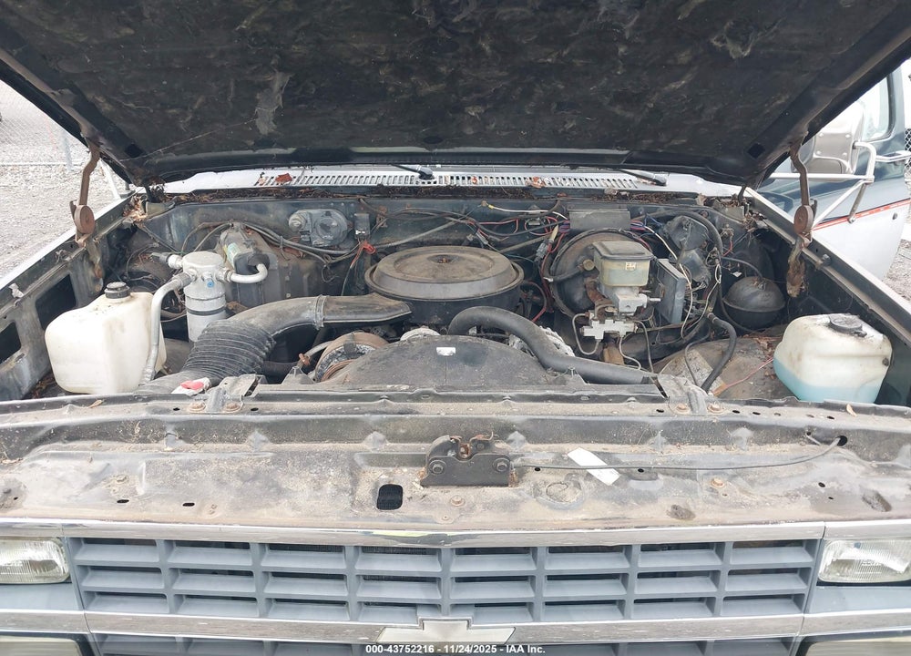 1990 CHEVROLET SUBURBAN R1500 VIN: 1GNER16K0LF100120