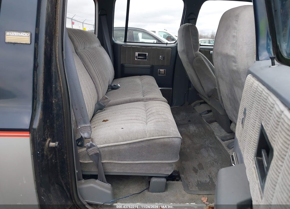 1990 CHEVROLET SUBURBAN R1500 VIN: 1GNER16K0LF100120