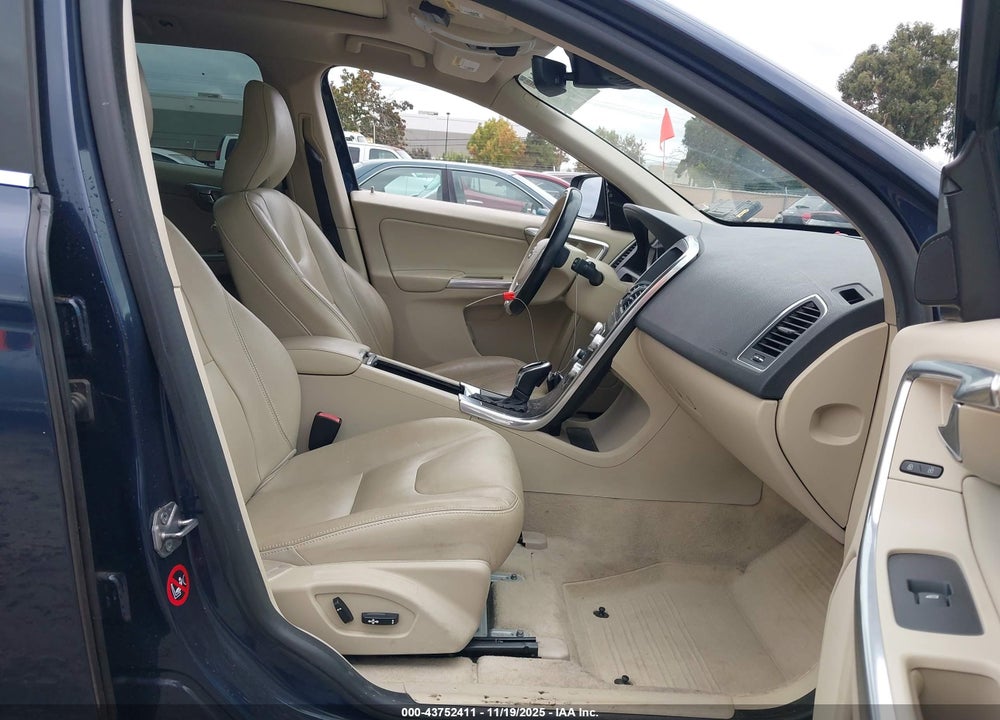 2015 VOLVO XC60 T5/T5 PREMIER VIN: YV4612RK0F2650898