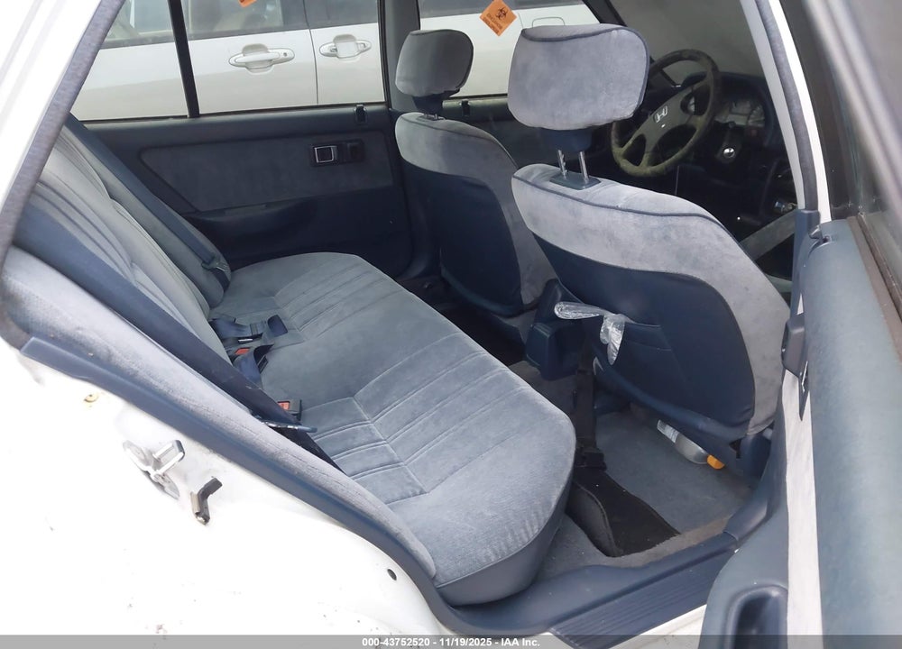 1990 HONDA CIVIC LX VIN: 1HGED3654LA032576
