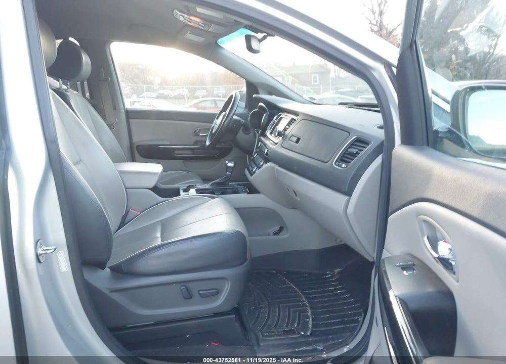 2018 KIA SEDONA SX VIN: KNDMC5C18J6349268