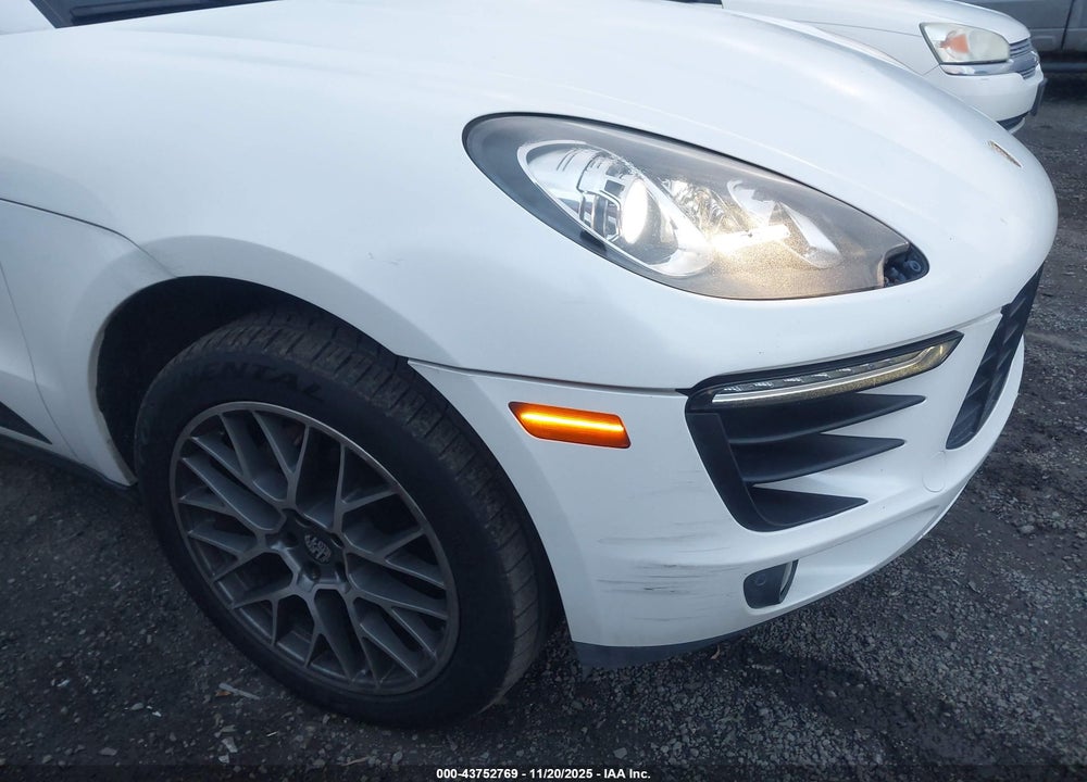 2016 PORSCHE MACAN VIN: WP1AB2A55GLB50732