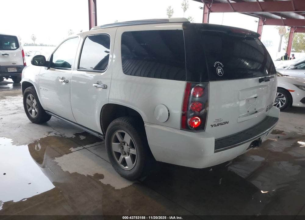 2007 GMC YUKON DENALI VIN: 1GKFK63857J342819