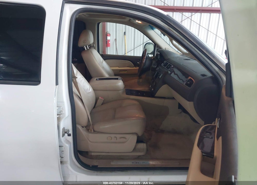 2007 GMC YUKON DENALI VIN: 1GKFK63857J342819
