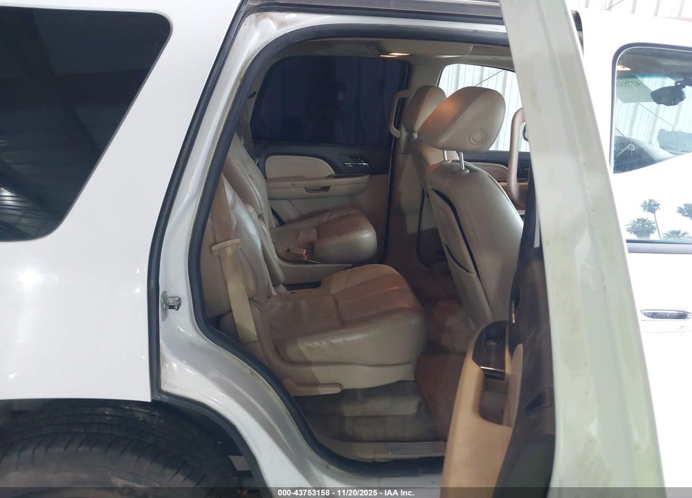 2007 GMC YUKON DENALI VIN: 1GKFK63857J342819