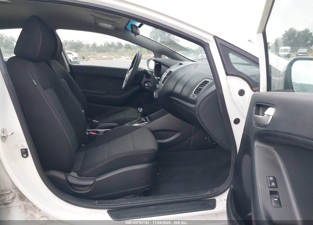 2017 KIA FORTE LX VIN: 3KPFK4A76HE104325