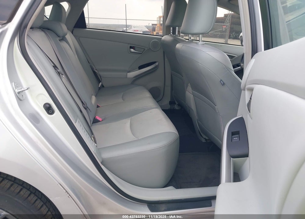 2013 TOYOTA PRIUS FOUR VIN: JTDKN3DU6D1733081