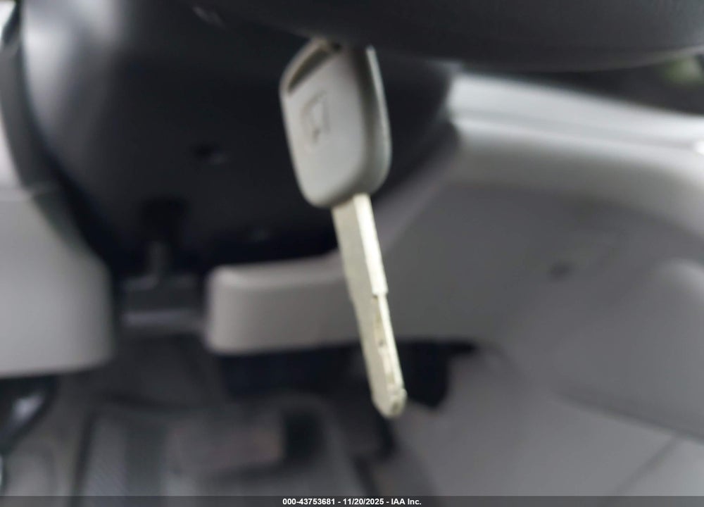 2013 HONDA CR-V LX VIN: 2HKRM4H30DH621751