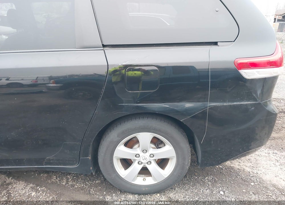 2011 TOYOTA SIENNA LE V6 VIN: 5TDKK3DC3BS035673