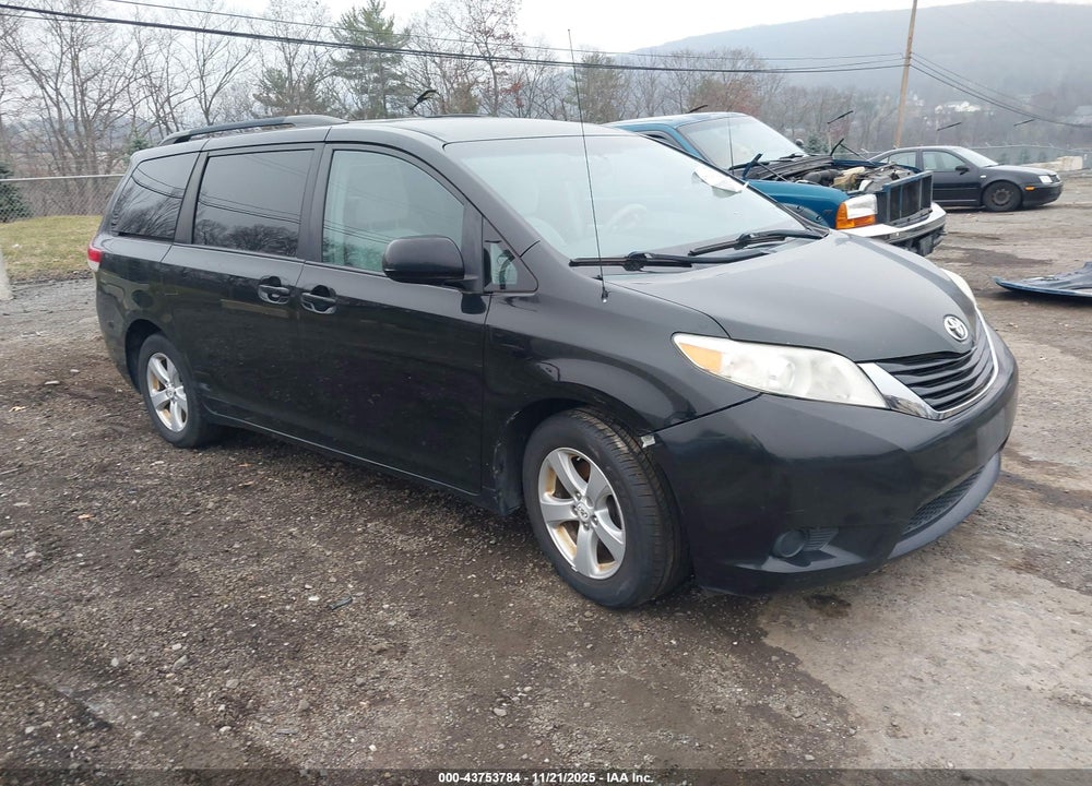 2011 TOYOTA SIENNA LE V6 VIN: 5TDKK3DC3BS035673