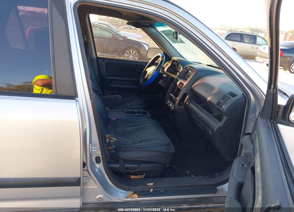 2005 HONDA CR-V LX VIN: JHLRD78525C017797