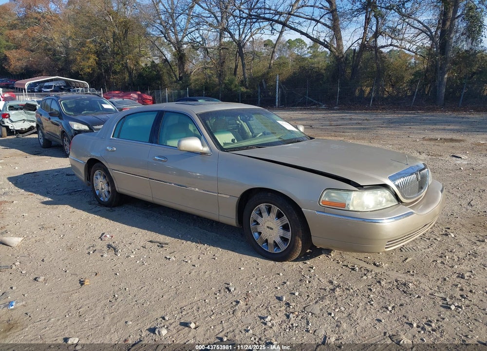 2006 LINCOLN TOWN CAR SIGNATURE VIN: 1LNHM81V96Y644084