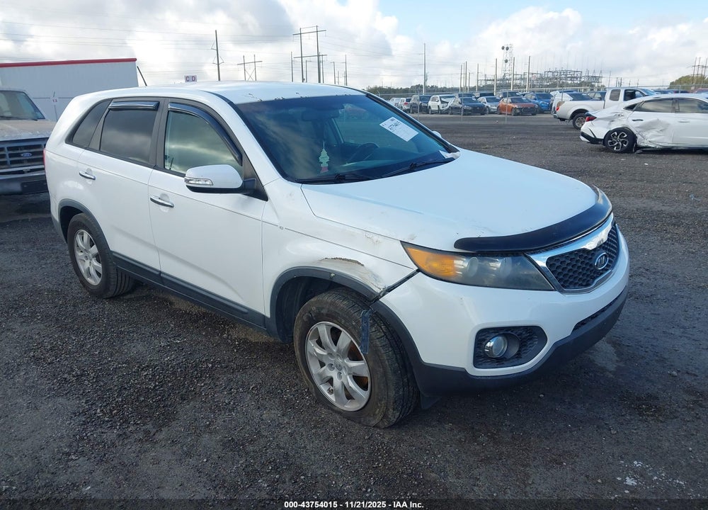 2013 KIA SORENTO LX VIN: 5XYKT3A18DG408917