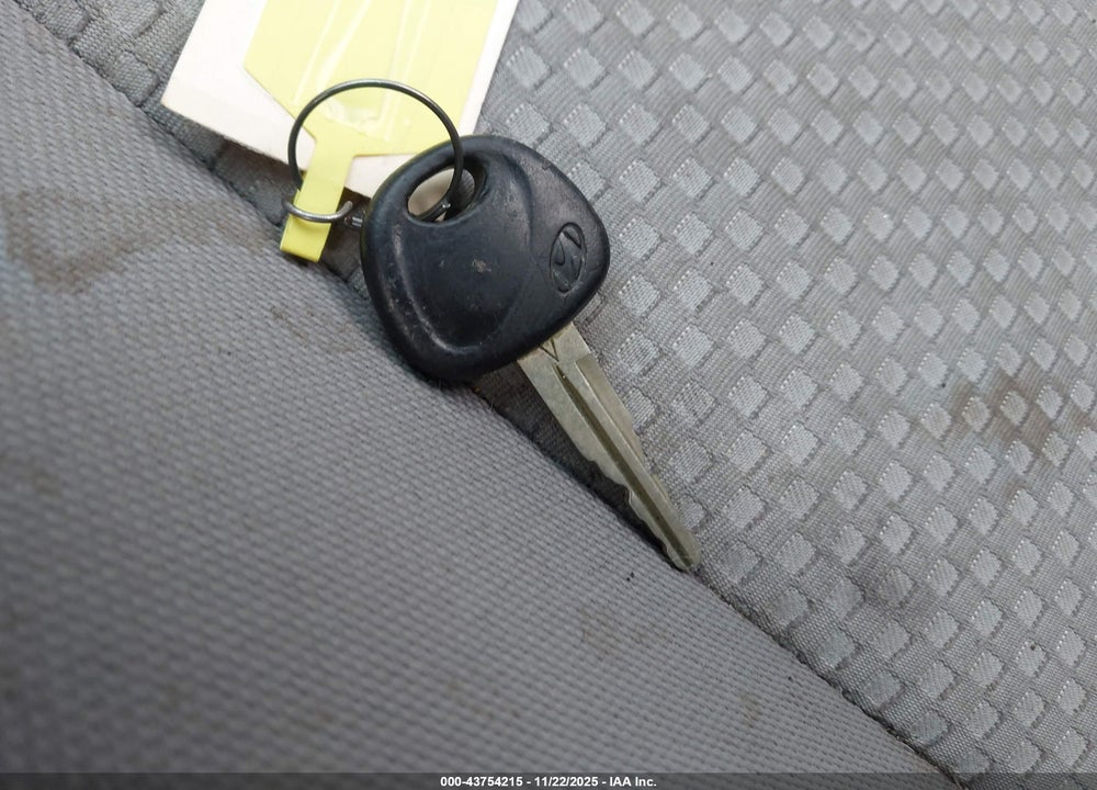 2008 HYUNDAI ACCENT GS VIN: KMHCM36C98U070746