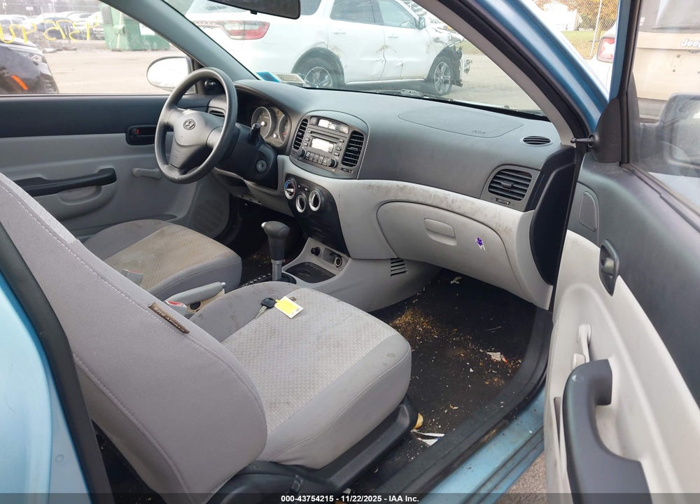 2008 HYUNDAI ACCENT GS VIN: KMHCM36C98U070746