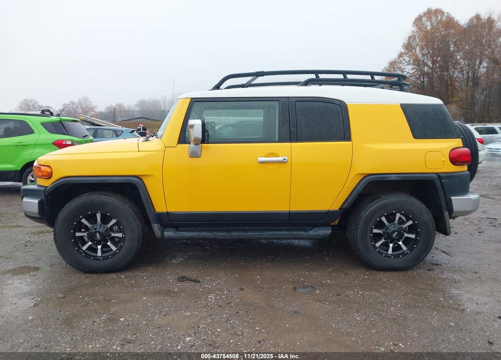 2007 TOYOTA FJ CRUISER VIN: JTEBU11F870005880