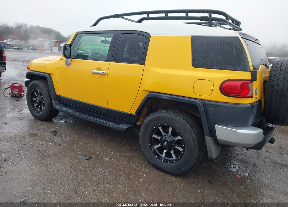 2007 TOYOTA FJ CRUISER VIN: JTEBU11F870005880