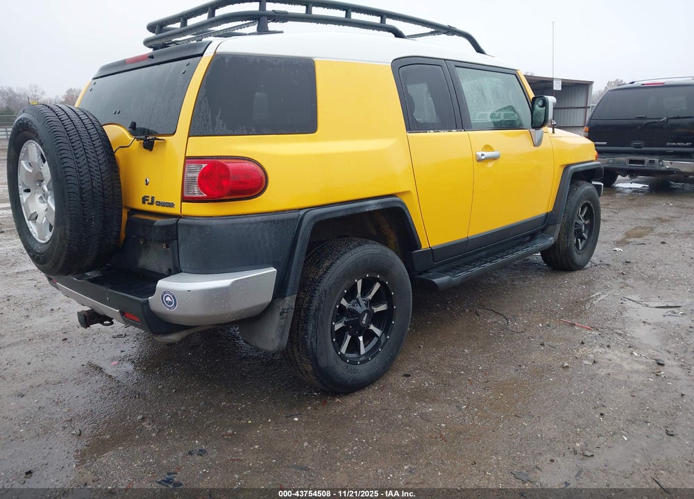 2007 TOYOTA FJ CRUISER VIN: JTEBU11F870005880