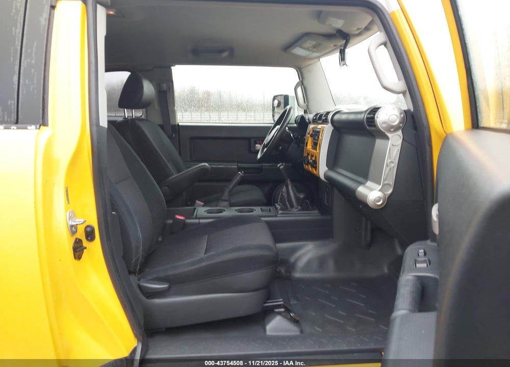 2007 TOYOTA FJ CRUISER VIN: JTEBU11F870005880