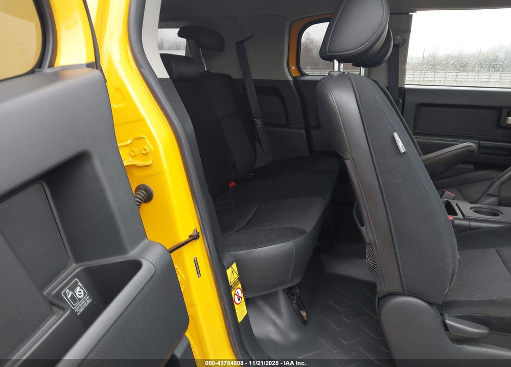 2007 TOYOTA FJ CRUISER VIN: JTEBU11F870005880