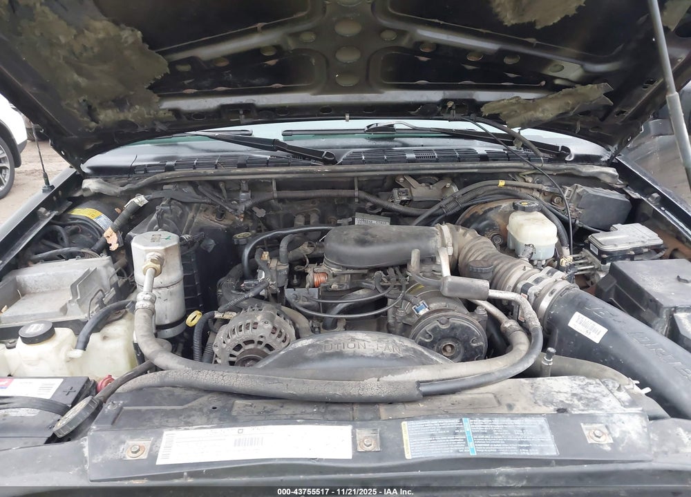 2002 CHEVROLET S-10 LS VIN: 1GCCT19W128105958