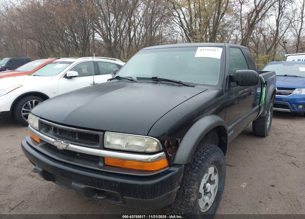 2002 CHEVROLET S-10 LS VIN: 1GCCT19W128105958