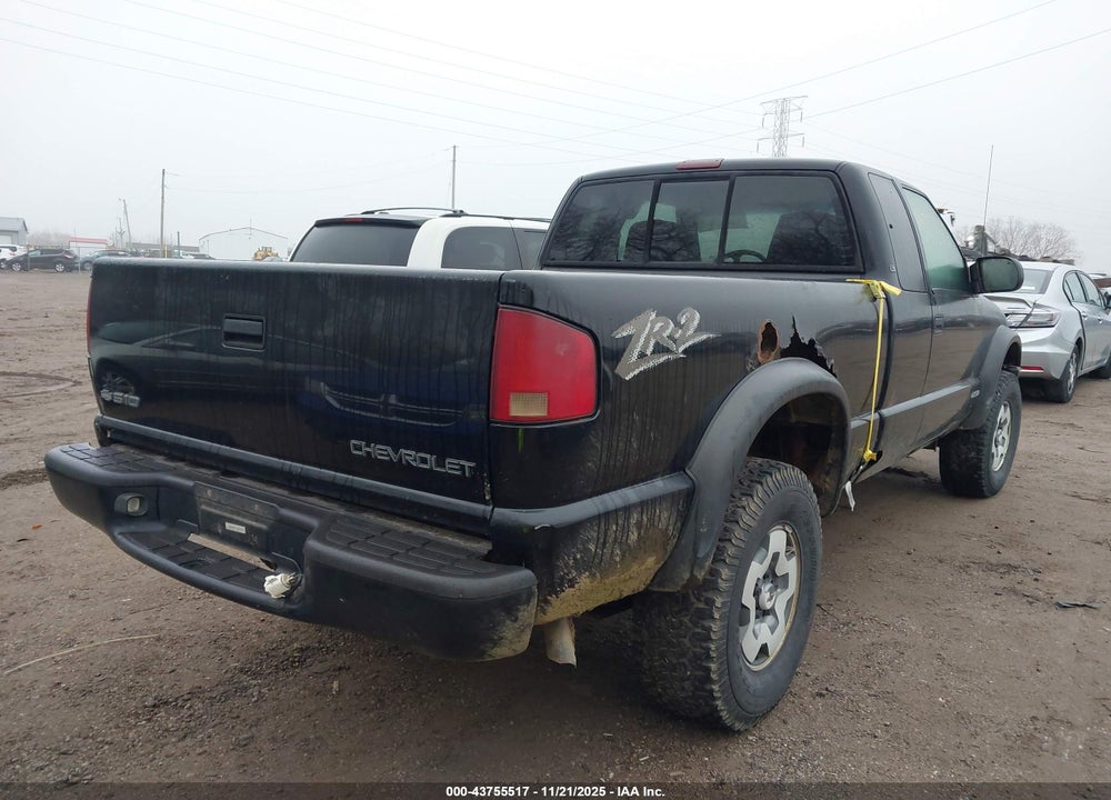 2002 CHEVROLET S-10 LS VIN: 1GCCT19W128105958
