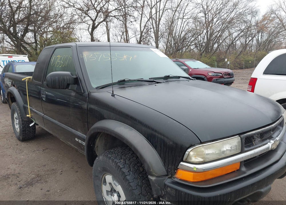 2002 CHEVROLET S-10 LS VIN: 1GCCT19W128105958