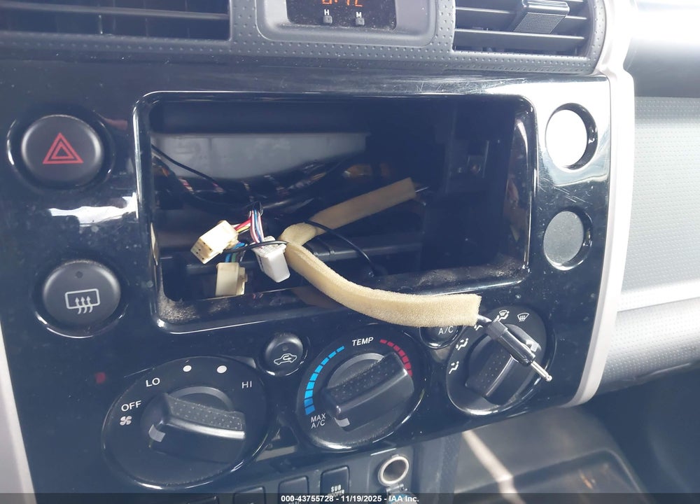2007 TOYOTA FJ CRUISER VIN: JTEBU11F570027108