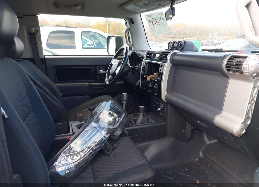 2007 TOYOTA FJ CRUISER VIN: JTEBU11F570027108
