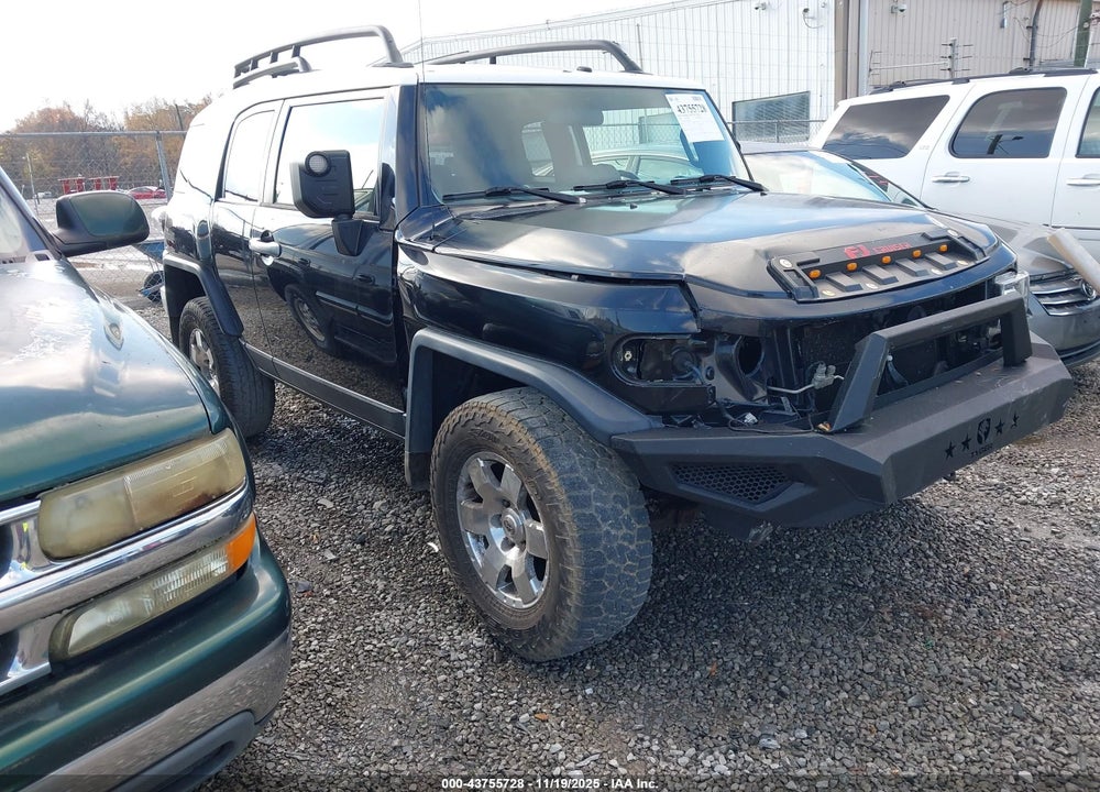 2007 TOYOTA FJ CRUISER VIN: JTEBU11F570027108