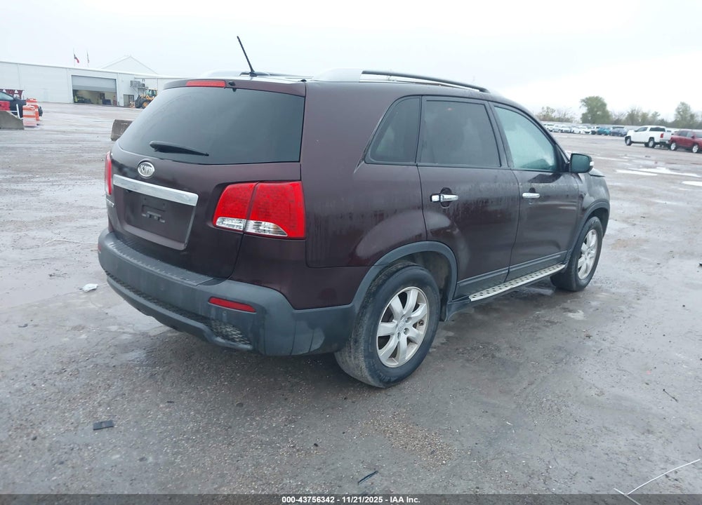2011 KIA SORENTO VIN: 5XYKT3A13BG129257