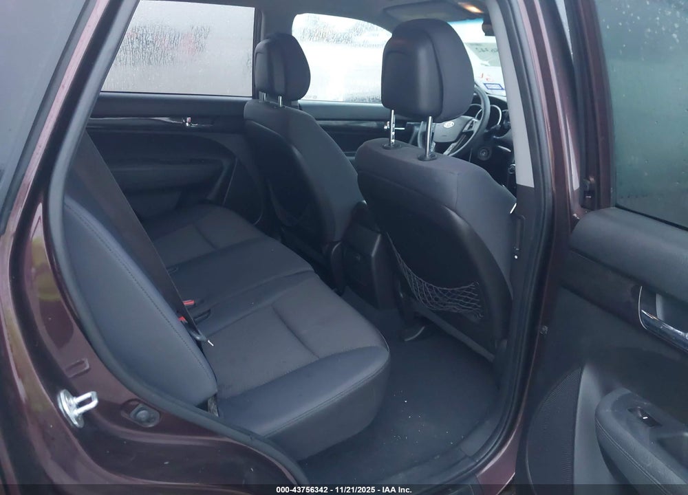 2011 KIA SORENTO VIN: 5XYKT3A13BG129257