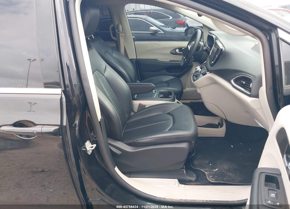 2024 CHRYSLER PACIFICA TOURING L VIN: 2C4RC1BG8RR139715