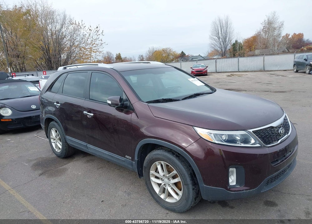 2015 KIA SORENTO LX VIN: 5XYKTDA63FG553545