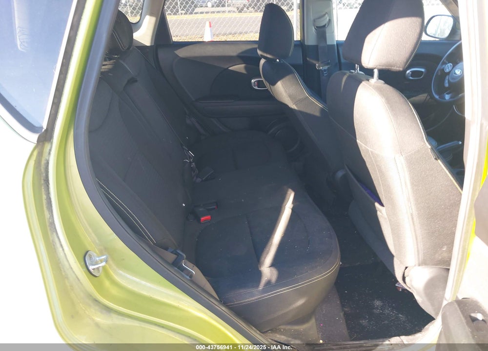 2015 KIA SOUL + VIN: KNDJP3A52F7761799