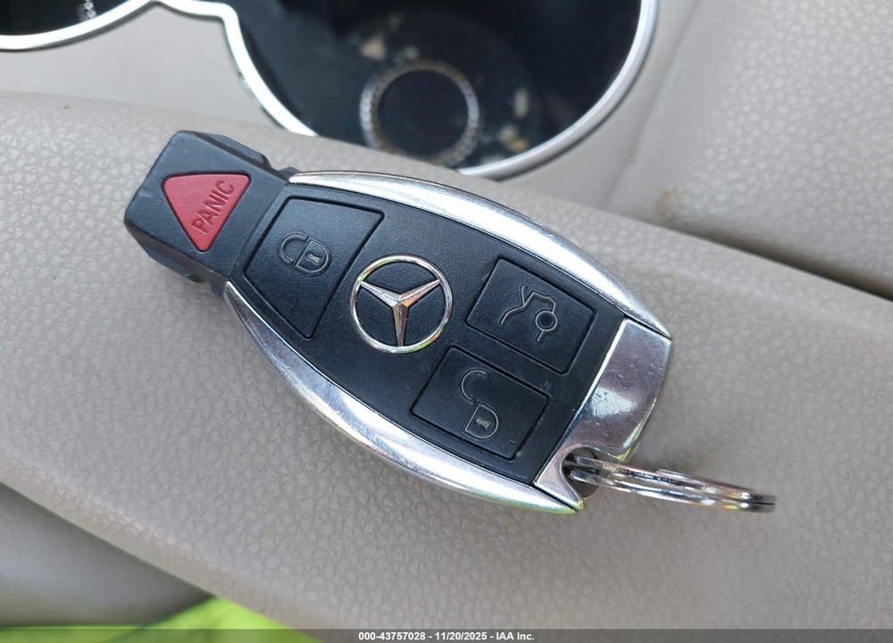 2012 MERCEDES-BENZ C 250 LUXURY/SPORT VIN: WDDGF4HB2CR195664