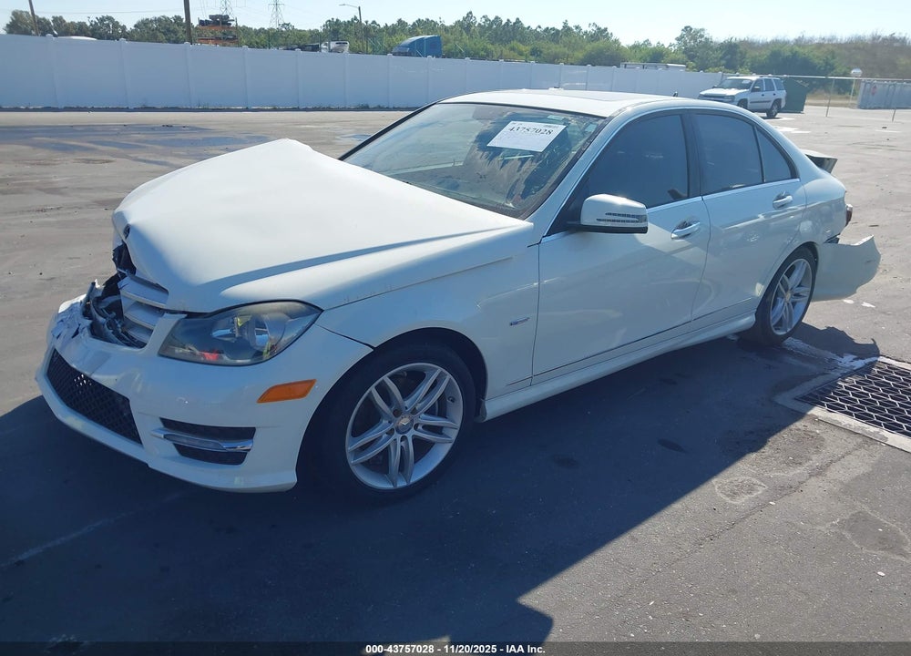 2012 MERCEDES-BENZ C 250 LUXURY/SPORT VIN: WDDGF4HB2CR195664